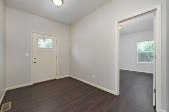 1345 E Cherry St, Unit A in Springfield, MO - Building Photo - Building Photo