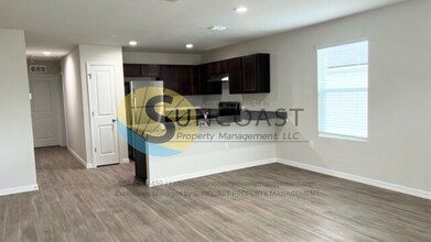 6522 Sweetbay Ln-Unit -102 in Jacksonville, FL - Building Photo - Building Photo