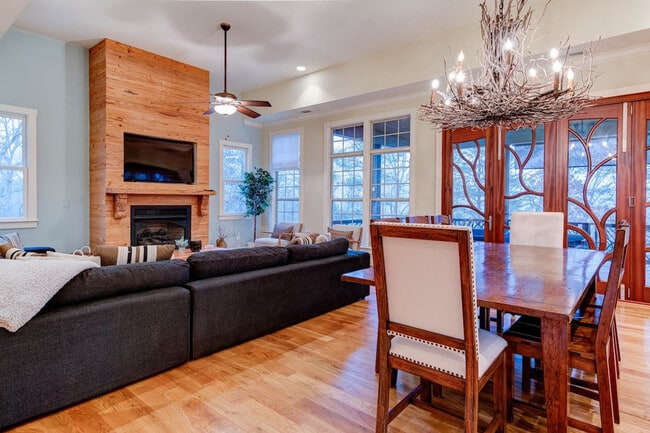 376 Grandview Dr in Lake Lure, NC - Building Photo - Building Photo