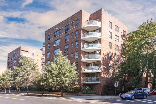9511 Shore Rd in Brooklyn, NY - Foto de edificio - Building Photo