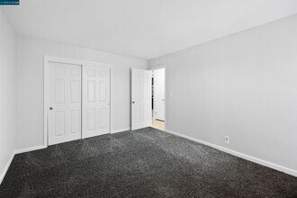 1417 Berrellesa St in Martinez, CA - Foto de edificio - Building Photo