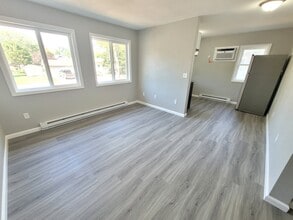 1383 Iowa Ave SE, Unit B in Huron, SD - Building Photo - Building Photo