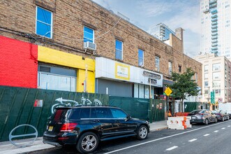 135 Kent Ave in Brooklyn, NY - Building Photo - Building Photo