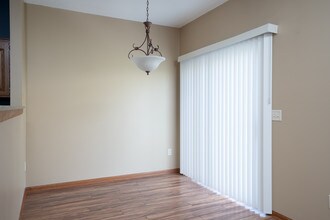 2101 Linden Trail, Unit 2105 in North Mankato, MN - Building Photo - Building Photo