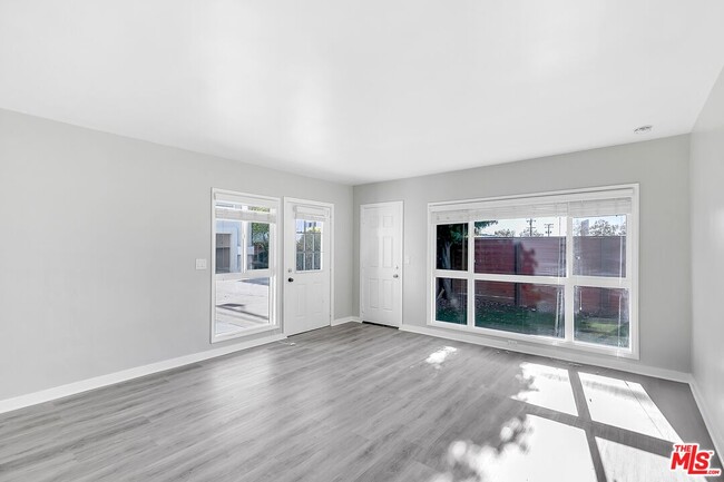 2428 Kansas Ave in Santa Monica, CA - Building Photo - Building Photo