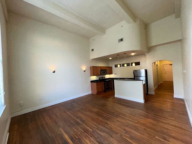 525 E Grace St, Unit 203 in Richmond, VA - Building Photo - Building Photo