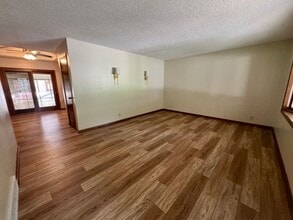 4801 S 69th St in Lincoln, NE - Building Photo - Building Photo