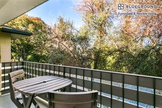 235 Arlington Rd in Redwood City, CA - Foto de edificio - Building Photo