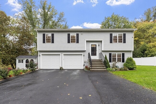 2 Worden Rd in Tyngsboro, MA - Building Photo - Building Photo