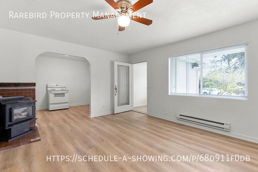 12021 NE Holladay St-Unit -12021 in Portland, OR - Building Photo