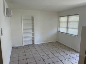 113 SE 12th Ave, Unit 3