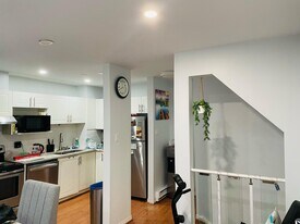 134 Royalton Pvt in Ottawa, ON - Building Photo