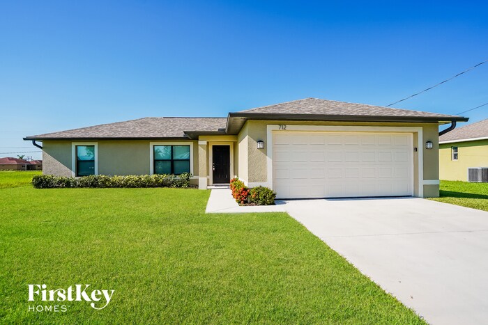 712 NE Van Loon Ln in Cape Coral, FL - Building Photo