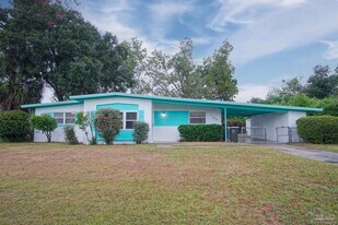 160 Vassar Dr in Pensacola, FL - Building Photo