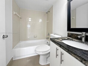 7000 NW 179th St in Hialeah, FL - Building Photo - Building Photo