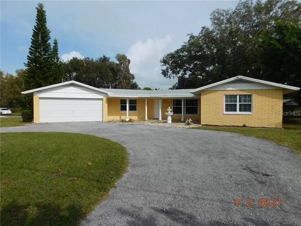 8185 Longbay Blvd in Sarasota, FL - Building Photo
