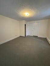 203 Ash St, Unit 1 in Waltham, MA - Building Photo - Building Photo