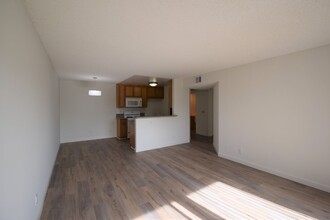 11760 Hamlin St in Los Angeles, CA - Building Photo - Building Photo
