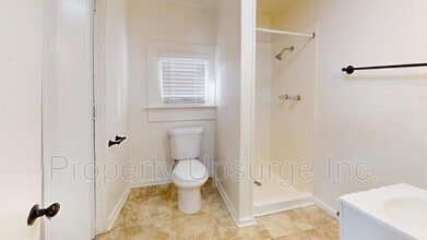 2714 Virginia Ave in Shasta Lake, CA - Building Photo - Building Photo