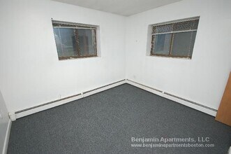 226 Parker Hill Ave, Unit 1 in Boston, MA - Building Photo - Building Photo
