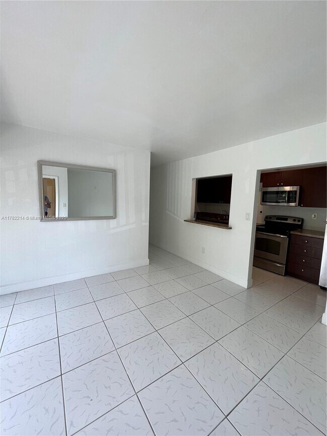 4200 NW 79th Ave, Unit 2B in Doral, FL - Building Photo - Building Photo