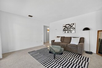 5614 36th Ave N in St. Petersburg, FL - Building Photo - Building Photo