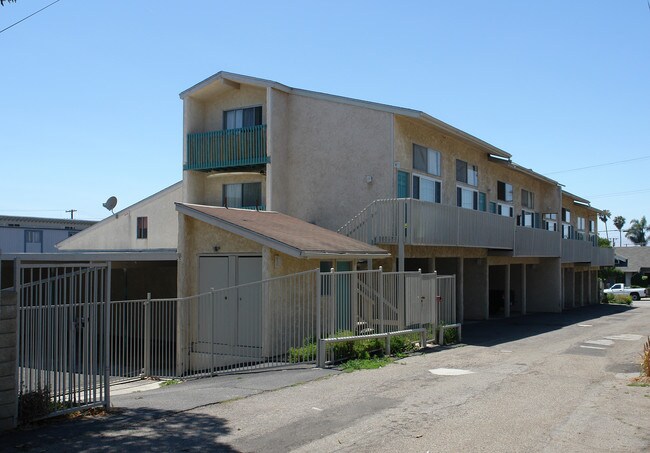 154 S Hemlock Ln in Ventura, CA - Building Photo - Building Photo