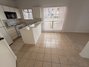 7901 Cambridge St in Houston, TX - Building Photo - Building Photo