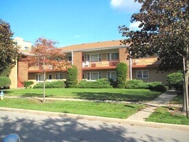 33 N Clifton Ave in Park Ridge, IL - Building Photo