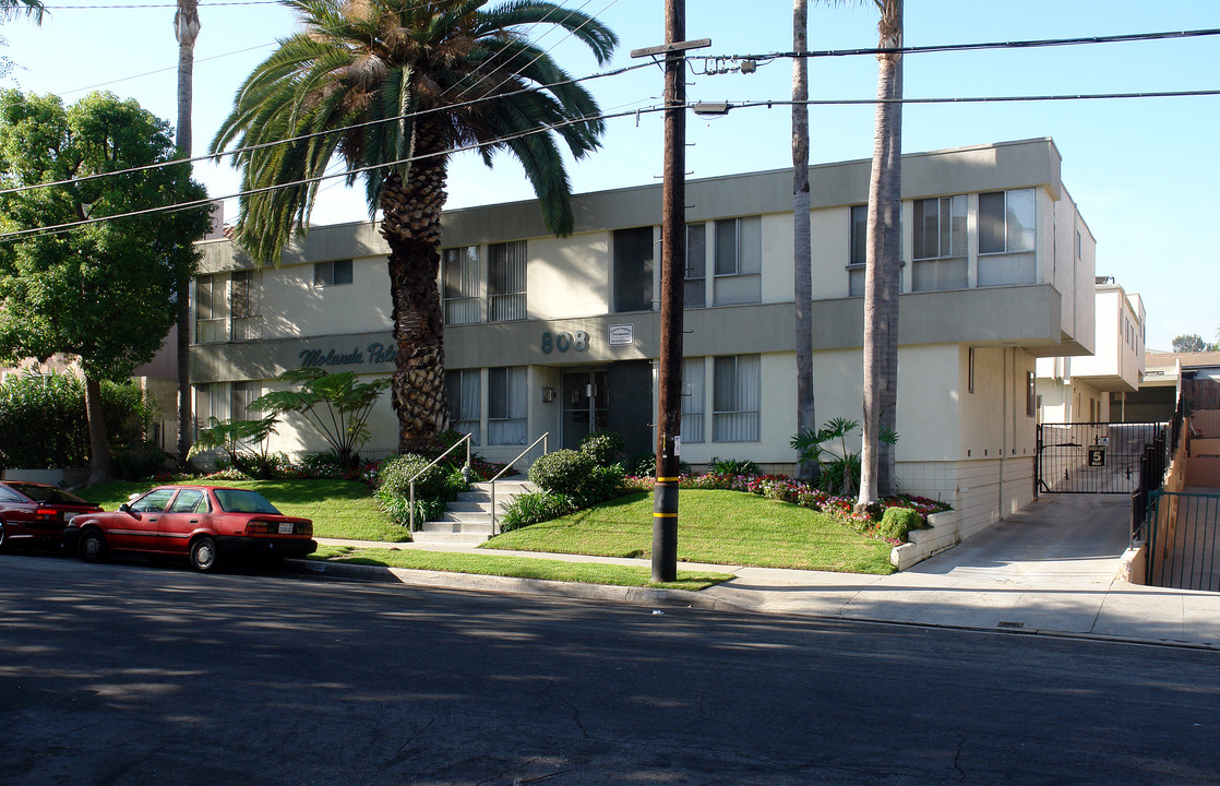 Molanda Palms in Inglewood, CA - Foto de edificio