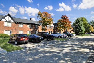 The Crossroads At Southfield Apartments in Southfield, MI - Building Photo - Building Photo