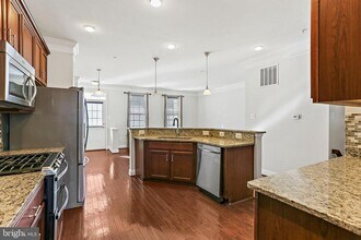 5807 Duncan Dr in Ellicott City, MD - Building Photo - Building Photo