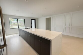 4919 SW 28th Ave in Fort Lauderdale, FL - Building Photo - Building Photo