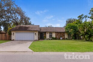 4387 Pasadena Cir in Sarasota, FL - Building Photo