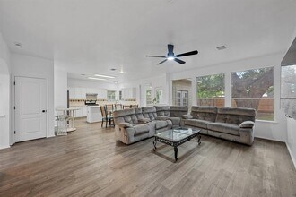 4433 Chickasaw Ct in Austin, TX - Building Photo - Building Photo