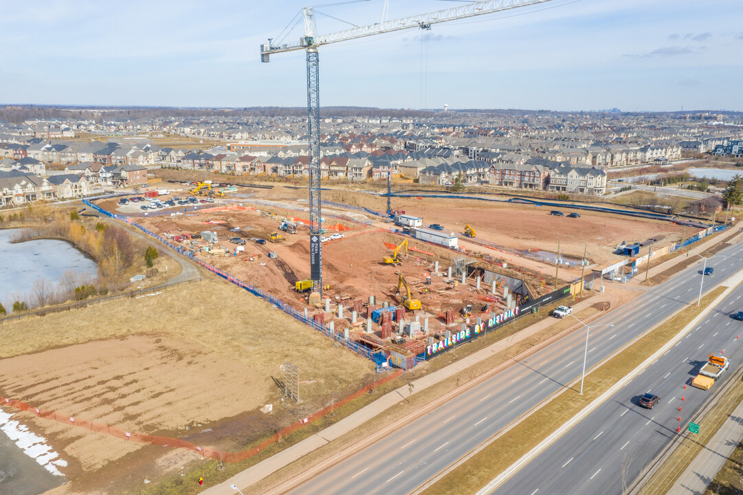 Distrikt Trailside 2.0 in Oakville, ON - Building Photo