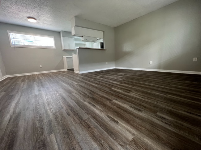 2120 Strawberry Rd in Pasadena, TX - Building Photo - Building Photo