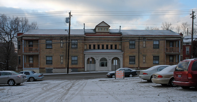 39 W McMillan St in Cincinnati, OH - Building Photo - Building Photo