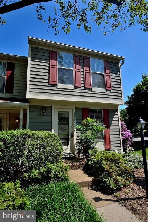 11912 Fieldthorn Ct in Reston, VA - Building Photo