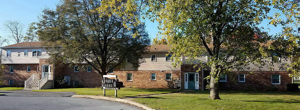 8059 Somerset St in Hummelstown, PA - Building Photo