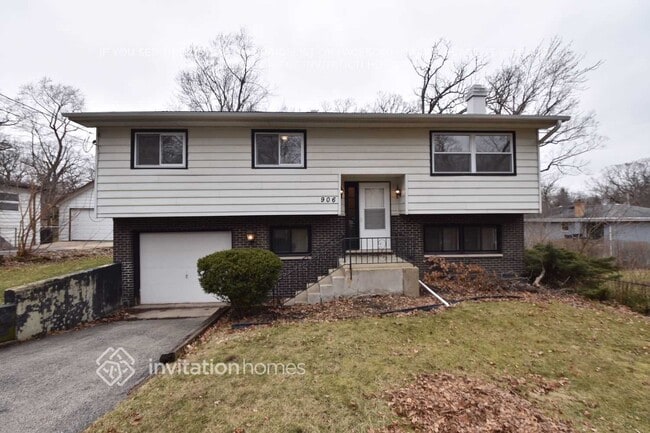 property at 906 Cedar St