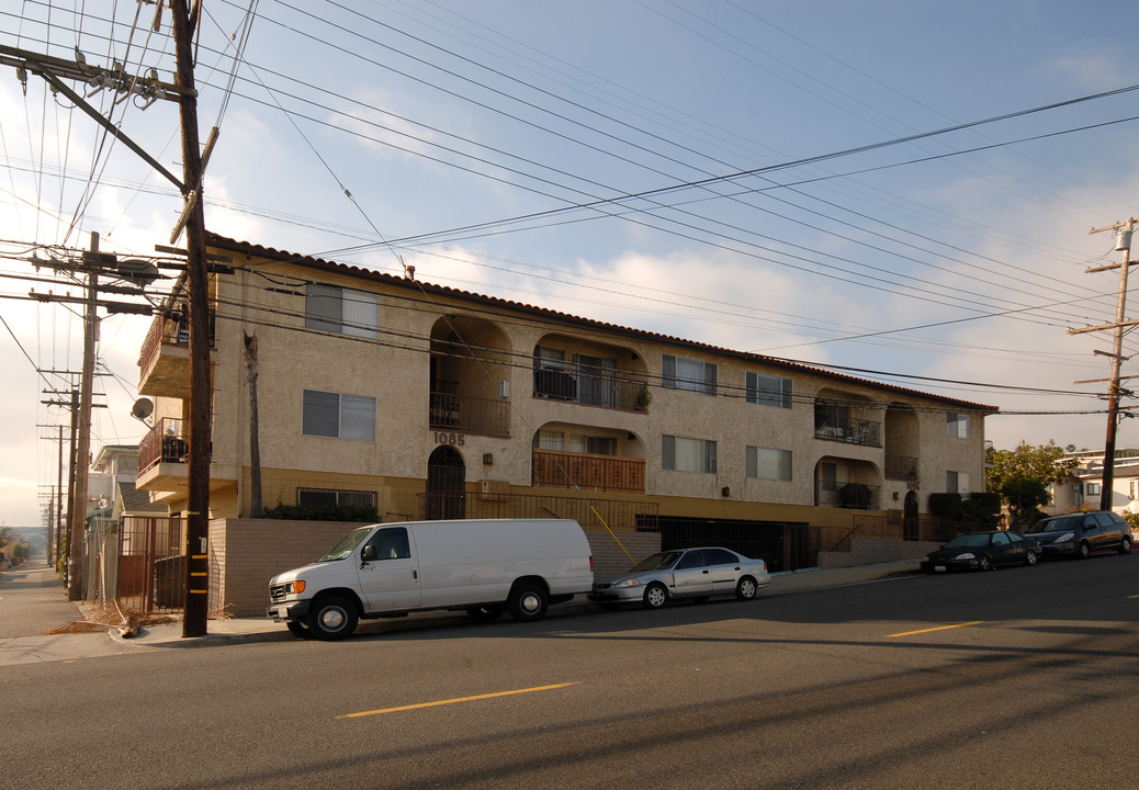 1085-1095 W 7th St in San Pedro, CA - Building Photo