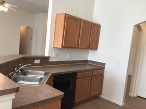 1620 Northview Dr in Grand Prairie, TX - Foto de edificio - Building Photo