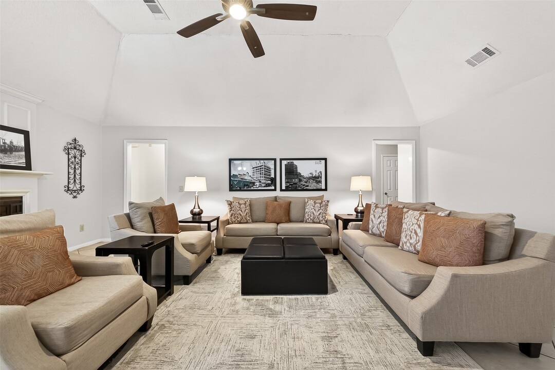 18526 Fawn Run Ln in Houston, TX - Building Photo