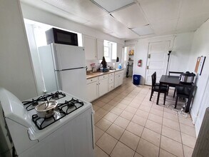 34 Guilden St in New Brunswick, NJ - Building Photo - Building Photo