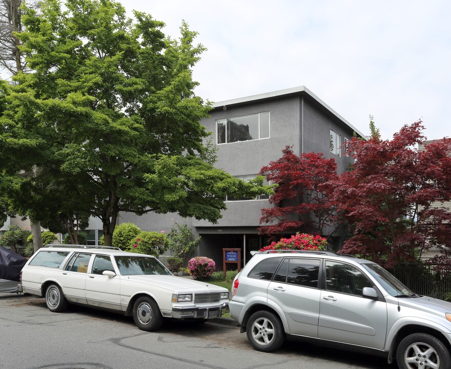 York Apartments in Vancouver, BC - Building Photo