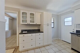 5140 17th Ave N in St. Petersburg, FL - Building Photo - Building Photo