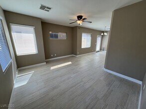 733 Easter Lily Pl in Henderson, NV - Foto de edificio - Building Photo