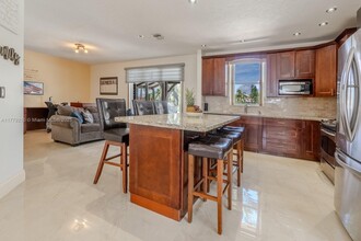 15835 NW 7th St in Pembroke Pines, FL - Building Photo - Building Photo