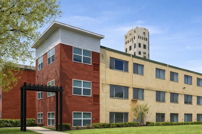 The Denn of Dinkytown in Minneapolis, MN - Building Photo - Building Photo